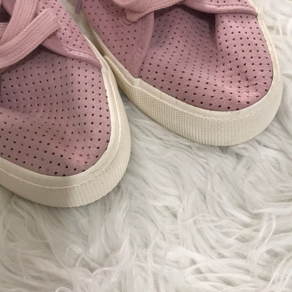 New! Universal Thread - Picture 2 of 8